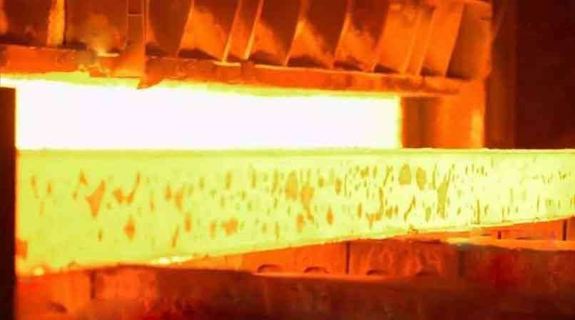 Iron oxide scale on the strip surface in hot strip production